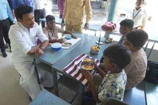 பள்ளியில் ஆய்வு செய்த அமைச்சர் அன்பில் மகேஷ் பொய்யாமாெழி