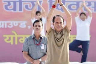 CM Shivraj do yoga with students