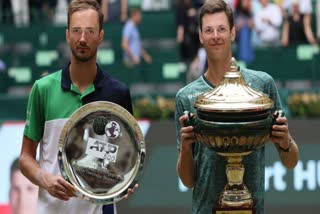 Hurkacz thrashes Medvedev for 2022 Halle Open title  Hubert Hurkacz  Daniil Medvedev  Halle Open 2022  ഹല്ലി ഓപ്പണ്‍ ടെന്നീസ്  ഡാനില്‍ മെദ്‌വെദേവ്  ഹ്യൂബര്‍ട്ട് ഹര്‍കാക്‌സ്