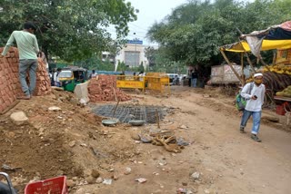 Due to sewer construction work on Sangam Vihar road people face a lot of trouble