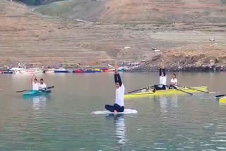 ITBP Jawans did practice of yoga in Tehri Lake