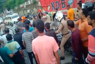 Srinagar tourist beaten up youth