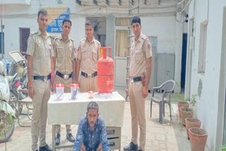 vicious-burglar-arrested-in-chhawla-stolen-goods-including-jewelery-worth-lakhs-recovered