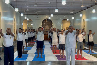 Governor Jagdeep Dhankhar participated in International Yoga Day at Raj Bhavan