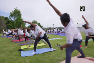 Yoga Day celebrations in United States  നയാഗ്ര വെള്ളച്ചാട്ടത്തിന്‍റെ പശ്‌ചാത്തലത്തില്‍ നടന്ന യോഗാദിനാഘോഷം  അന്താരാഷ്ട്ര യോഗ ദിനം  അമേരിക്കയിലെ യോഗ ദിനാഘോഷം