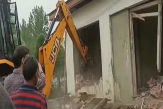 lcma-conducts-demolition-drive-in-various-srinagar-areas