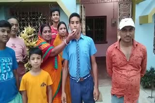 Prince Kumar became district topper in result of matric result in Deoghar