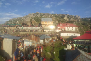 Devotees reached Churdhar from Kalsi