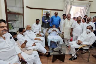 siddaramaiah-meeting-with-karnataka Congress -leaders-in-delhi