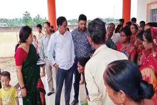 Nandita Garlosa visits flood camp in Hojai