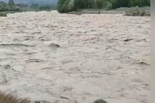 jhelum-river-crosses-danger-mark-in-sangam-south-kashmir