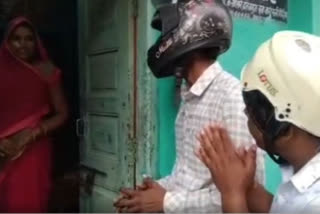 Congress supporter warns cong municipal leader to wear helmet while campaigning