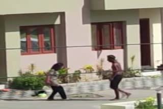 BROTHER DID BRUTALLY ATTACK ON HIS SISTER IN VADODARA VIDEO GOES VIRAL