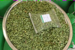 ഏലം വില കൂപ്പുകുത്തി  Farmers ready to go to court over fall in cardamom prices  സ്‌പൈസ് ബോര്‍ഡിനെതിരെ പരാതി  Complaint against the Spice Board  കോടതിയെ സമീപിക്കാനൊരുങ്ങി കര്‍ഷകര്‍  Farmers ready to approach court  സുഗന്ധ വ്യജ്ഞനം