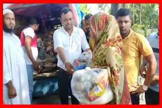 flood-relief-distribution-by-aamsu-at-manikpur-in-bongaigaon