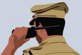 #pta suspension  police officer suspended in pathanamthitta  sexual harassment cases  usage of mobile phones  crime news from pathanamthitta  മൊബൈല്‍ ഫോണ്‍ ദുരുപയോഗം ചെയ്‌തു  പൊലീസുകാരന് സസ്പെന്‍ഷന്‍  സ്വപ്‌നില്‍ മധുകര്‍ മഹാജന്‍