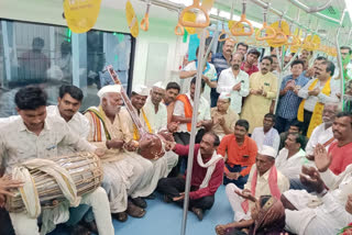 Vithunama alarm of Warkaris in Pune Metro