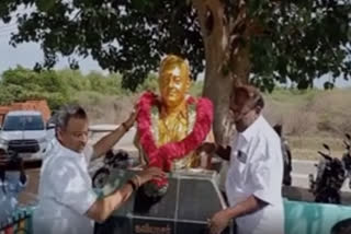 தமிழ்நாட்டில் பாரதியாருக்கு பின்னர் தனது கவிதைகளால் தமிழுக்கு பெருமை சேர்த்தவர் கவியரசு கண்ணதாசன்