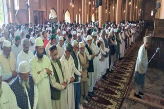 friday-prayers-held-in-jamia-masjid-srinagar-after-two-consecutive-friday-prayers-barred