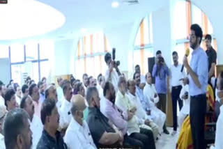 Shiv sena leader Aaditya Thackeray on Eknath shinde in shiv sena bhavan