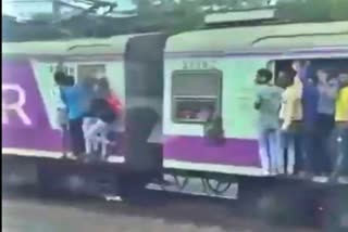 man falls off local trains after hitting pole in Mumbai