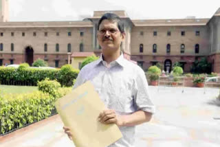 Retired IPS Amitabh Thakur announces Formation of Political Party 'Adhikar Sena'