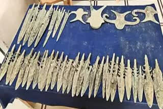 4000 year old weapons found in field