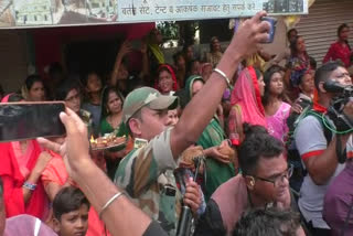 Crowd gathered to catch a glimpse of Rahul