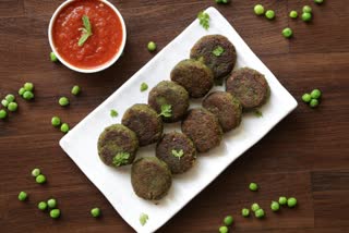 Make Hara Bhara Kebab at home with this recipe  hara bhara kebab  kebab recipes  how to make kebabs  cook at home  grilled recipes  popular vegetarian recipes  popular Indian snacks  homemade recipes  make kebabs at home  veg kebab recipes  ജനപ്രിയ വിഭവങ്ങൾ വീട്ടിൽ ഉണ്ടാക്കാം  വെജിറ്റബിൾ കബാബ് വീട്ടിൽ പാകം ചെയ്യാം  ചീര കൊണ്ട് എളുപ്പത്തിൽ കബാബ് ഉണ്ടാക്കാം  കബാബ് ഉണ്ടാക്കാനുള്ള പാചകക്കുറിപ്പ്  സ്വാദിഷ്‌ടമായ ഇന്ത്യൻ വിഭവങ്ങൾ  കബാബ് എങ്ങനെ ഉണ്ടാക്കാം  വെജിറ്റേറിയൻ കബാബ് ഉണ്ടാക്കുന്ന വിധം  വെജിറ്റേറിയൻ റെസിപ്പികൾ