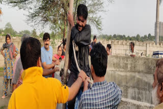 Watch: A young man falls into a well in Rajkot, rescued