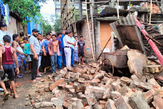 Old Man Gets Serious Injured Due to House Collapsed in Taltala