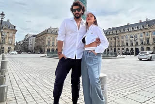 arjun kapoor birthday celebration in paris,arjun kapoor malaika arora in paris,arjun kapoor 37th birthday,arjun kapoor malaika arora vacation pictures,arjun kapoor malaika arora holiday pictures,arjun malaika relationship,ಬಾಲಿವುಡ್ ನಟ ಅರ್ಜುನ್ ಕಪೂರ್ ಹುಟ್ಟುಹಬ್ಬ,37ನೇ ವರ್ಷಕ್ಕೆ ಕಾಲಿಟ್ಟ ಅರ್ಜುನ್ ಕಪೂರ್,ಮಲೈಕಾ ಅರೋರಾ ಮತ್ತು ಅರ್ಜುನ್​ ಕಪೂರ್​,ಬಾಲಿವುಡ್​ ನಟರ ರಿಲೇಶನ್​ಶಿಪ್​