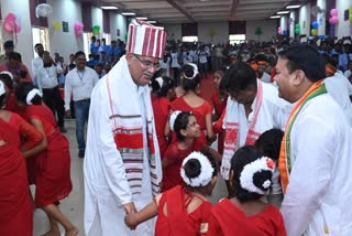 CM Bhupesh Baghel dances with school children