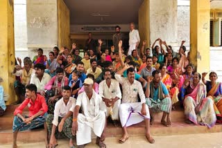 villagers-protest-in-front-of-the-jagaloor-taluk-office