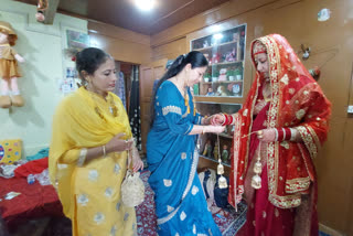 Muslim host at Kashmir Pandit women's wedding