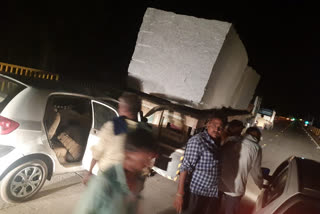 Road Accident in Jalore  ETV Bharat Rajasthan News  Jalore Latest News  Rakasthan Hindi News  Road Accident in Rajasthan  Jalore Road Accident Latest News  ಜಾಲೋರ್​ನಲ್ಲಿ ಭೀಕರ ರಸ್ತೆ ಅಪಘಾತ  ರಾಜಸ್ಥಾನದಲ್ಲಿ ರಸ್ತೆ ಅಪಘಾತದಲ್ಲಿ ಹಲವಾರು ಸಾವು  ರಾಜಸ್ಥಾನ ಅಪಘಾತ ಸುದ್ದಿ