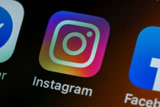 INSTAGRAM FACEBOOK R