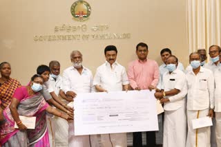 cm M K Stalin donated endowment funds to retired temple staff and heirs ஓய்வு பெற்ற திருக்கோயில் பணியாளர்கள் மற்றும் வாரிசு தாரர்களுக்கு பணிக்கொடை