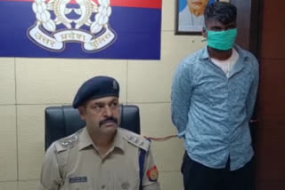 पुलिस की गिरफ्त में आरोपी