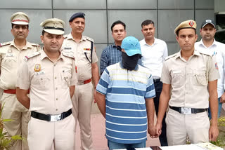 पुलिस की गिरफ्त में आरोपी