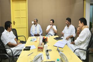 rahul-gandhi-meeting-with-karnataka-congress-leaders