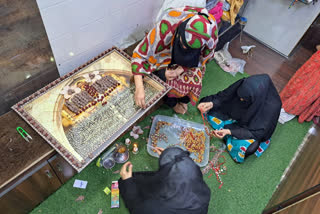 Muslim Women Paint a Picture of National Unity