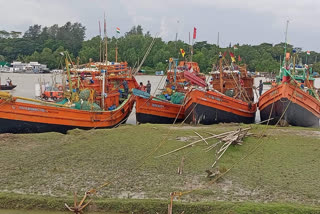 8 Indian trawlers and 135 fishermen detained in Bangladesh