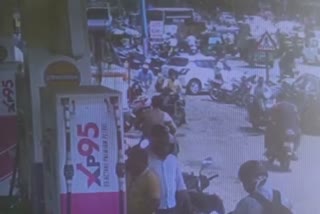 Robbery in Surat captured on CCTV