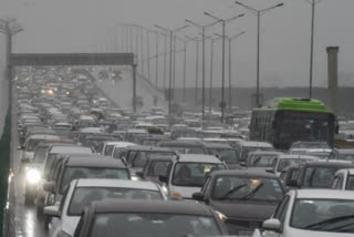 Traffic snarls, waterlogging as monsoon hits Delhi