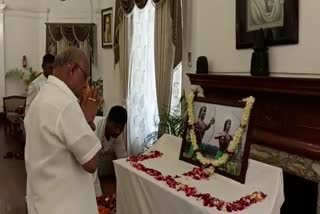 governor-ramesh-bais-pays-tribute-to-martyr-sido-kanhu-on-hul-diwas-in-ranchi