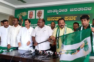 hd-kumaraswamy-says-situation-of-congress-leaders-depends-on-yeddyurappas-move