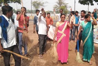 unique-performance-of-scavengers-in-raipur