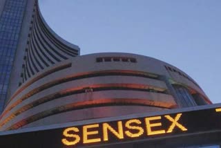 Sensex loses 400 points in early trade
