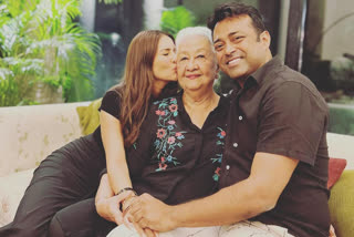 Kim Sharma celebrates her mom birthday,Kim Sharma and Leander Paes Photos,Leander Paes Girlfriend Kim Sharma,ಕಿಮ್ ಶರ್ಮಾ ತಾಯಿಯ ಹುಟ್ಟುಹಬ್ಬ,ಕಿಮ್ ಶರ್ಮಾ ಮತ್ತು ಲಿಯಾಂಡರ್ ಪೇಸ್,ಲಿಯಾಂಡರ್ ಪೇಸ್ ಗೆಳತಿ ಕಿಮ್ ಶರ್ಮಾ